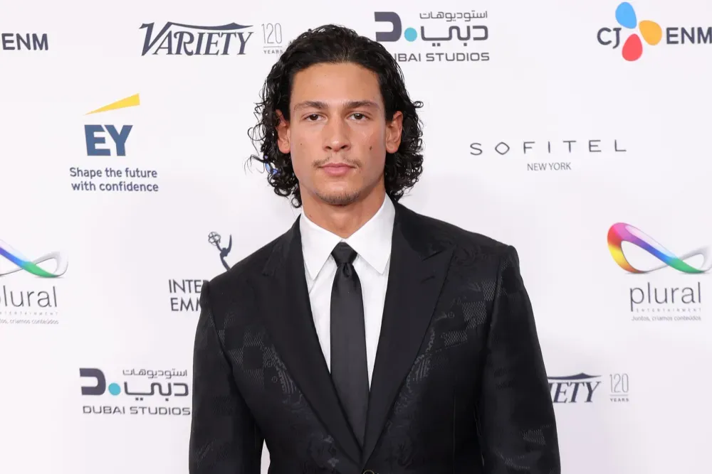 Emilio Sakraya Cast as Xaden Riorson