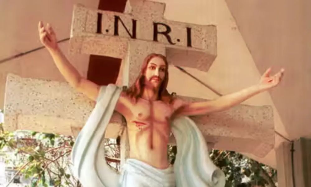 Crowds gathered at the Mumbai ‘weeping’ Jesus crucifix