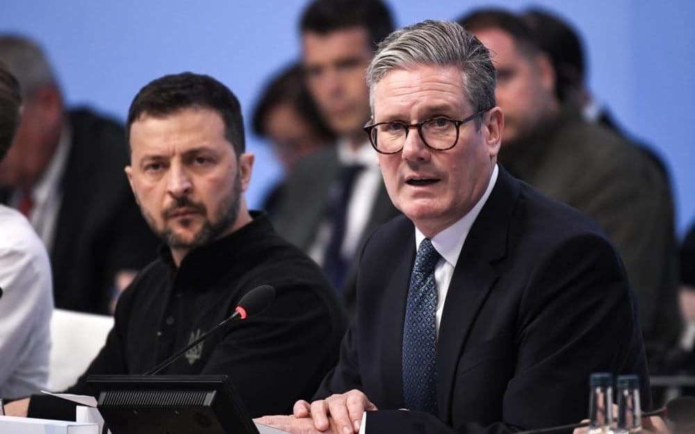 Keir Starmer vizită surpriză la Kiev: Un semnal puternic de sprijin pentru Ucraina. Provocarea unui incident cu dronă