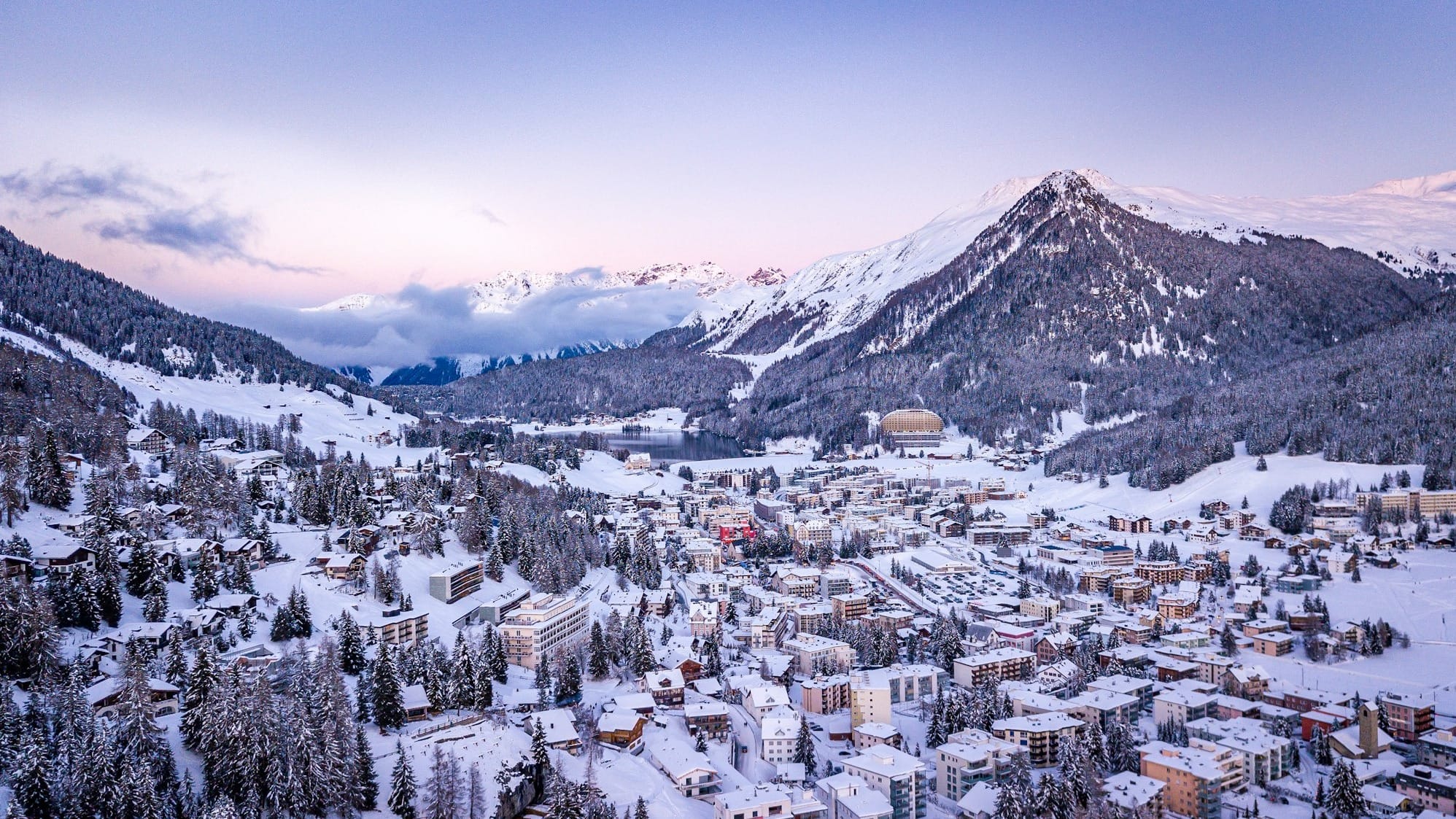 Davos 2025 salută liderii mondiali: Colaborare având ca temă Era Inteligentă
