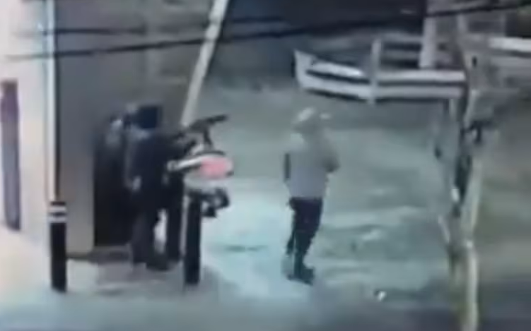 Panică în Bruxelles: Poliția caută doi atacatori înarmați în rețeaua de metrou