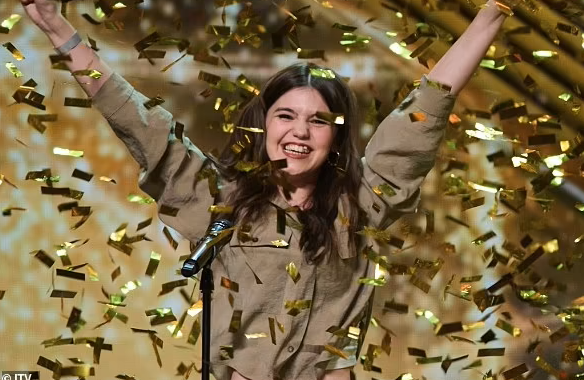 Românca Maya Giotea, 14 ani, uimește juriul „Britain’s Got Talent” cu un Golden Buzzer istoric