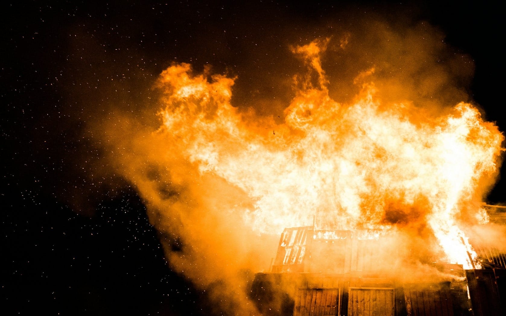 Incendiu violent la o hală din Dărăști-Ilfov, aproape de București