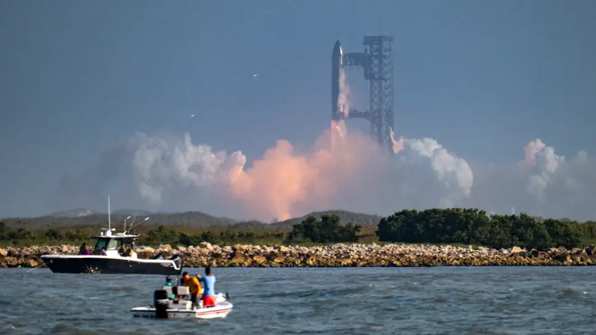 Zborul de testare al navei gigant Starship a eșuat din nou: explozie deasupra Oceanului Indian - Video