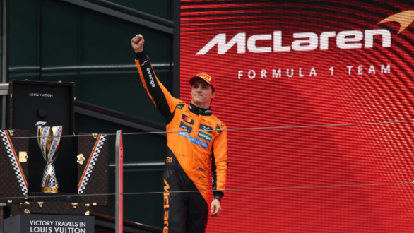 Oscar Piastri câștigă Grand Prix-ul de la Miami: Spectacol LEGO, dublu McLaren și lider clar în clasament - video