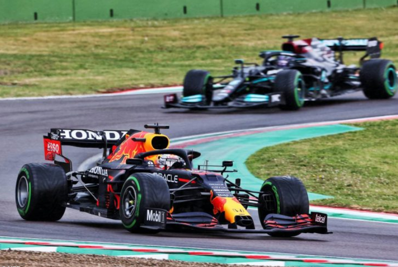 Max Verstappen câștigă spectaculos la Imola și reintră în lupta pentru titlul mondial