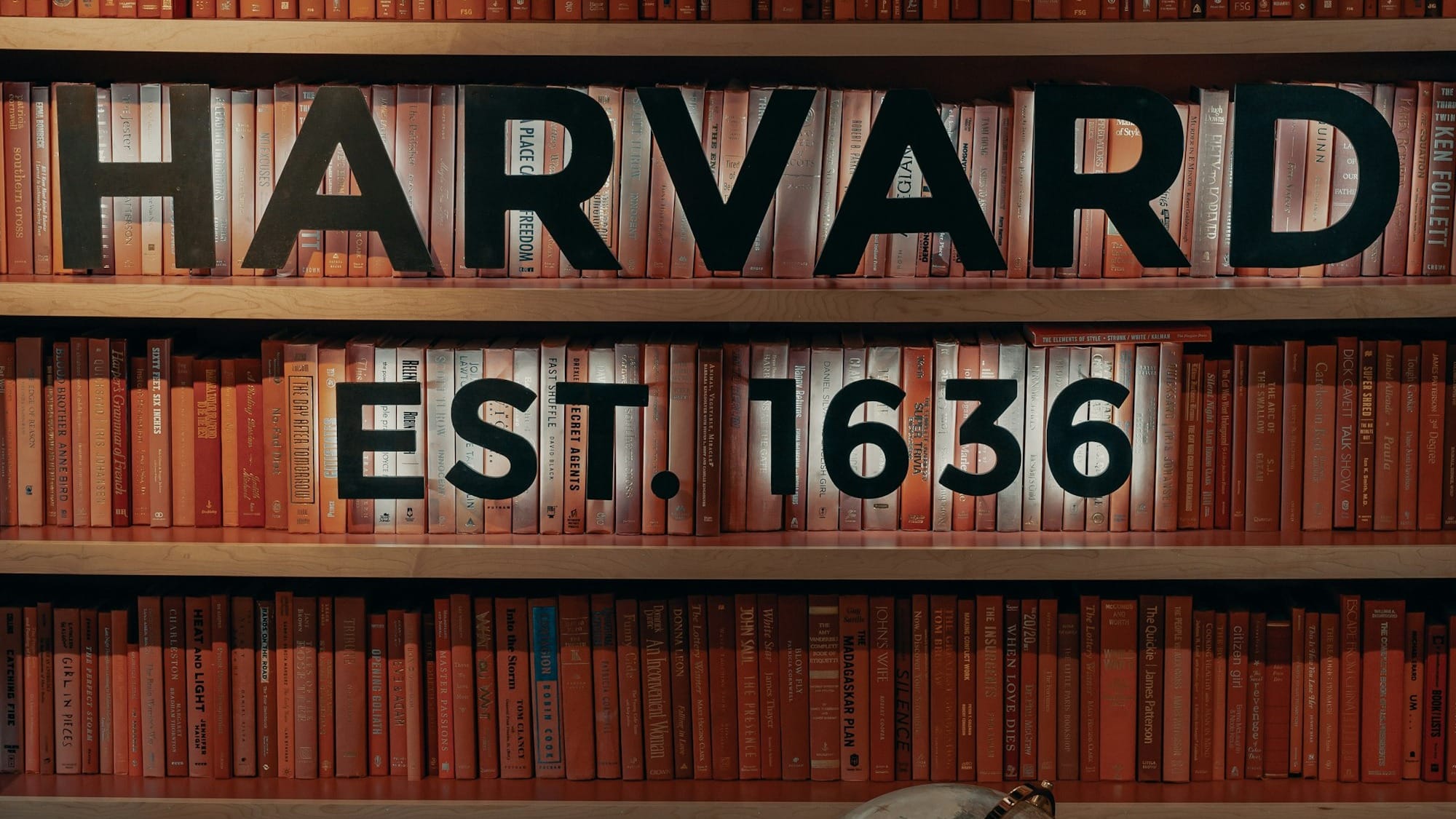 Administrația Trump interzice universității Harvard să mai primească studenți străini: Criză academică globală
