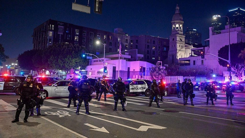 Video - Los Angeles sub asediu: Trump trimite mii de militari pentru a înăbuși protestele anti-ICE