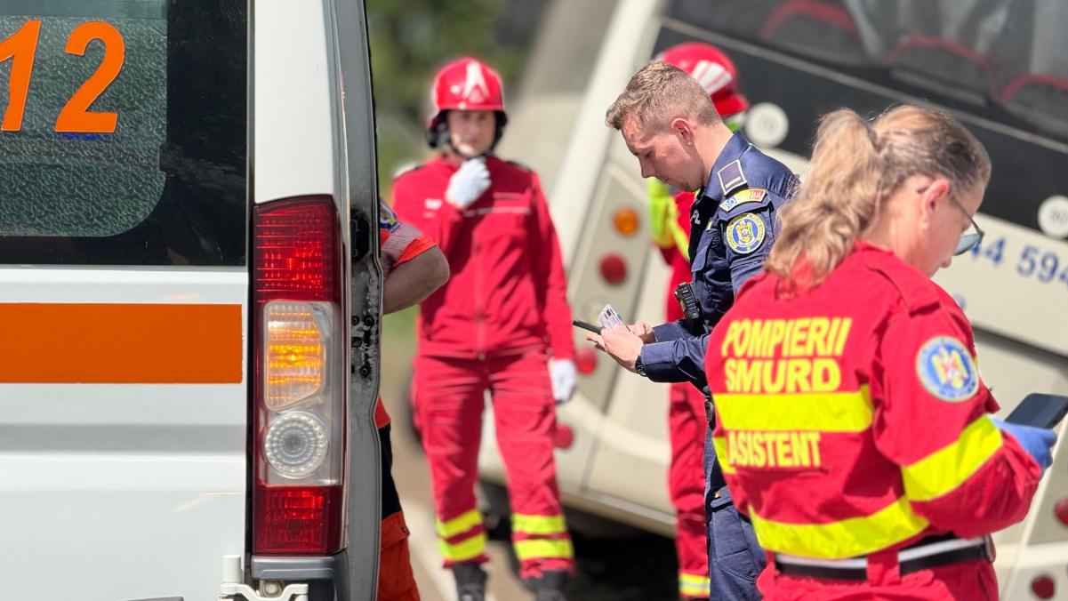 Accident grav pe DN 29: Autocar cu 12 persoane răsturnat în Botoșani. Activat Planul Roșu