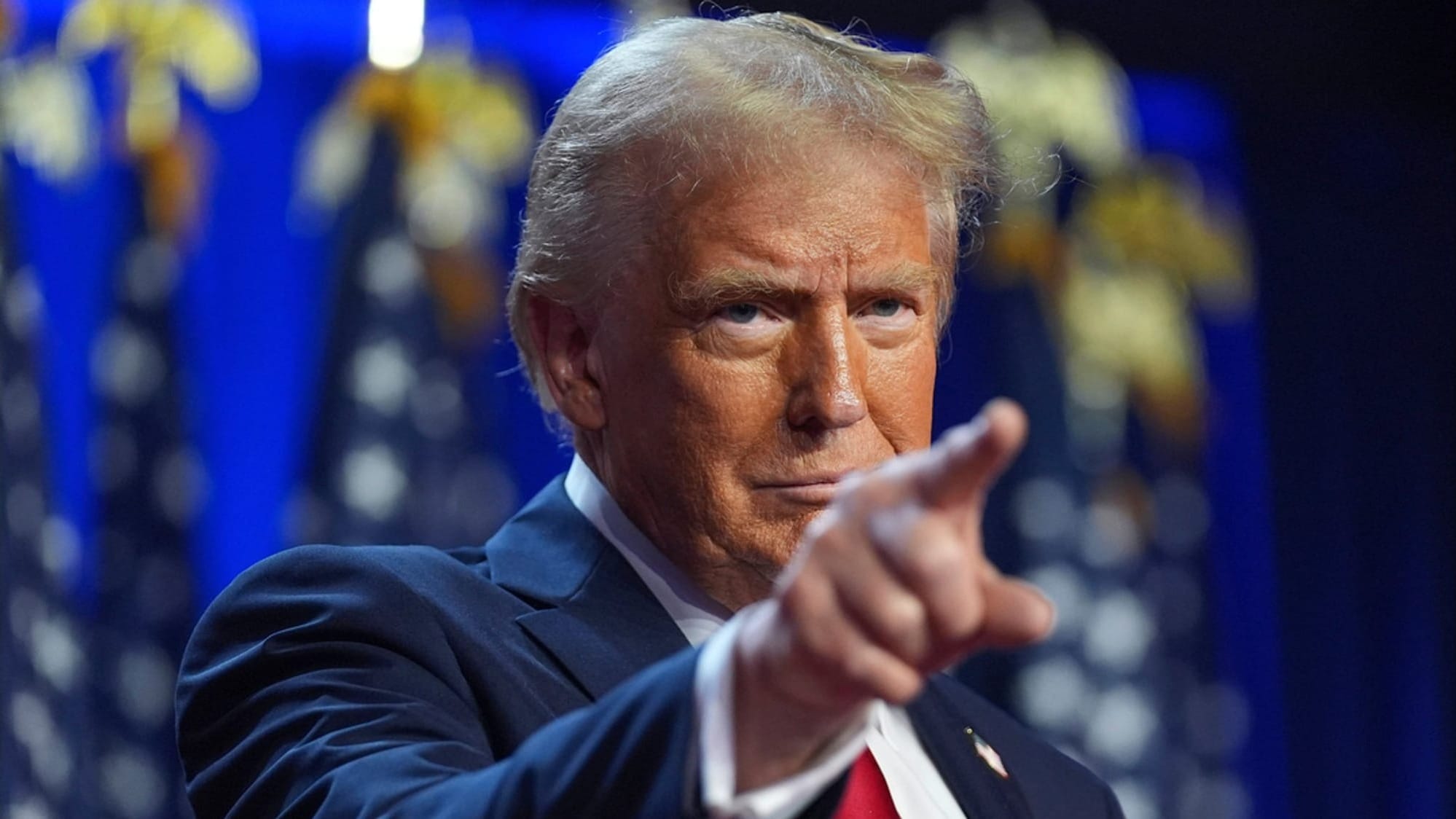 Trump interzice intrarea în SUA pentru cetățeni din 12 țări: o nouă interdicție de călătorie reaprinde controversele - VIDEO