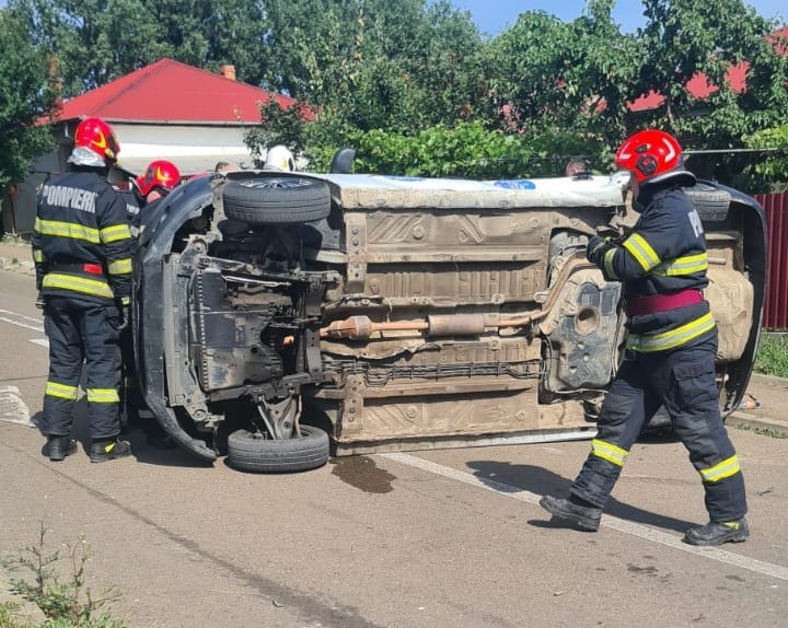 Accident grav la Dorohoi: Trei copii și mamele lor, răniți și transportați la spital