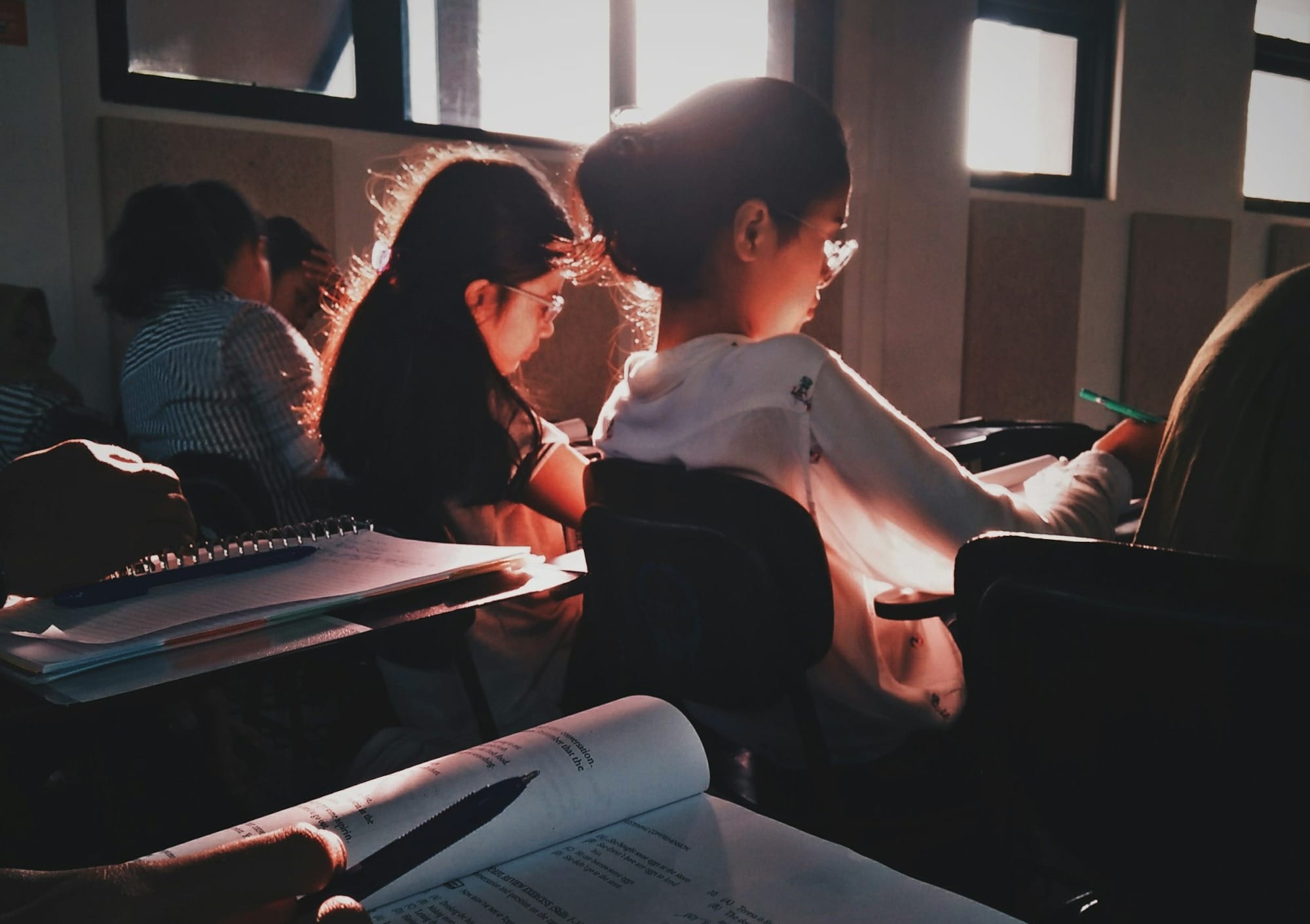 Examenul de Limba română la Bac 2025: Prezență impresionantă, dar numărul înscrierilor scade