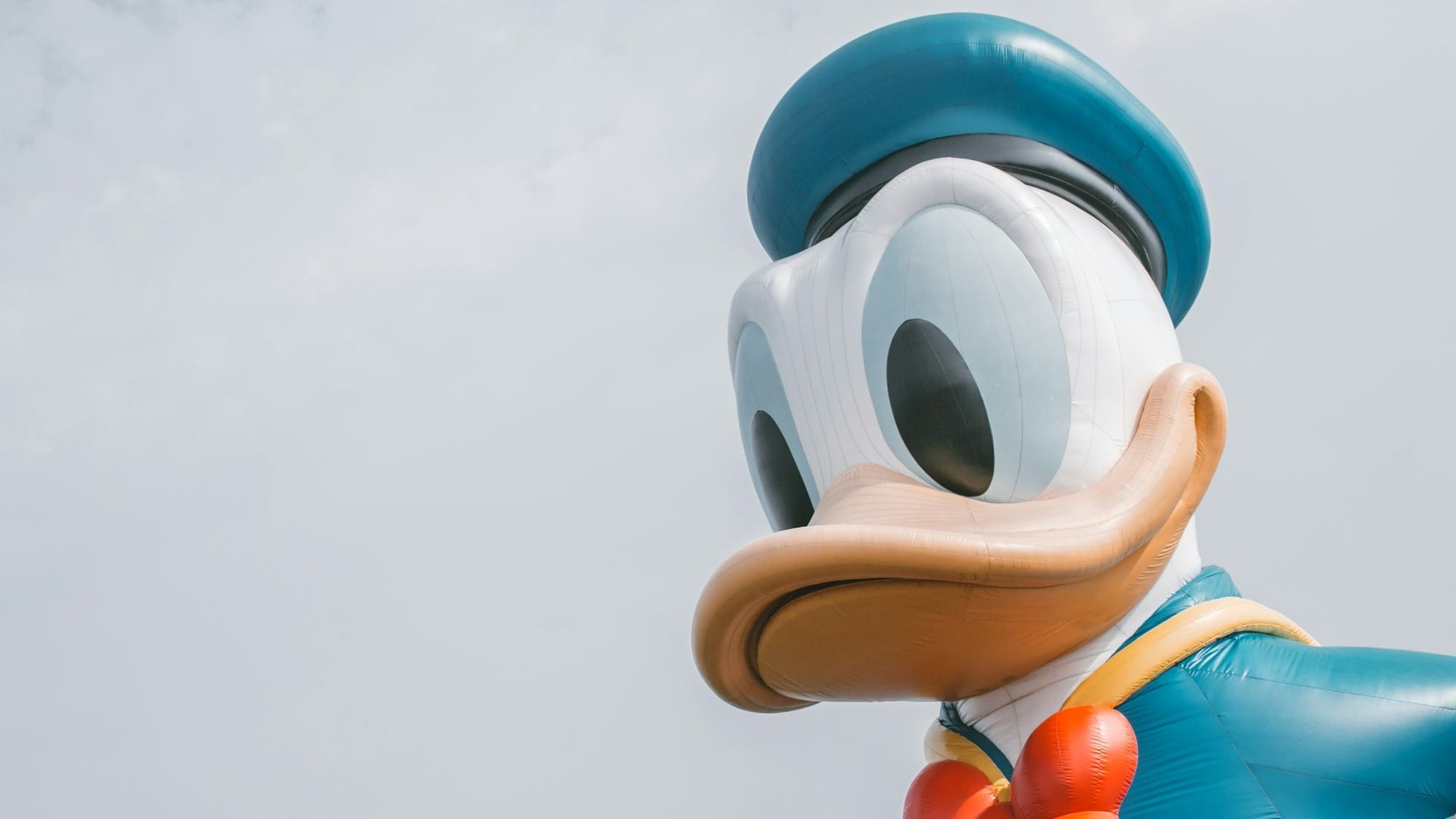 Disney stârnește reacții negative după anunțul că platforma va permite conținut generat de inteligență artificială
