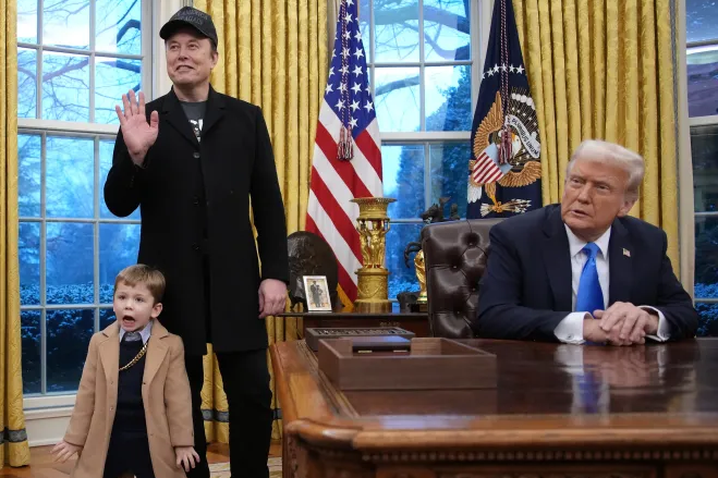 Elon Musk și fiul său "X" creează un moment viral în Biroul Oval, stârnind controverse imagine postare