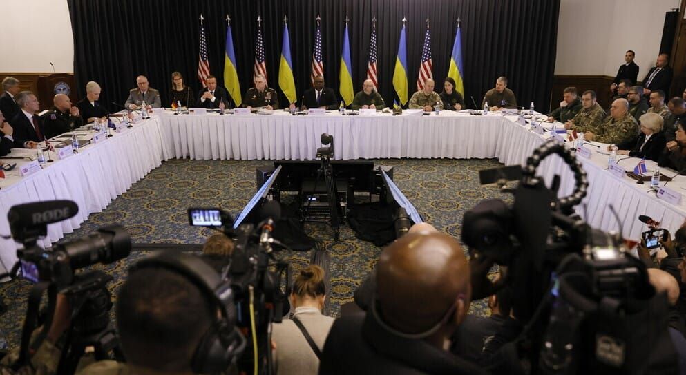 Ucraina primește un nou pachet de ajutor militar de 21 de miliarde de euro în cadrul reuniunii Ramstein din 11 aprilie 2025​ imagine postare