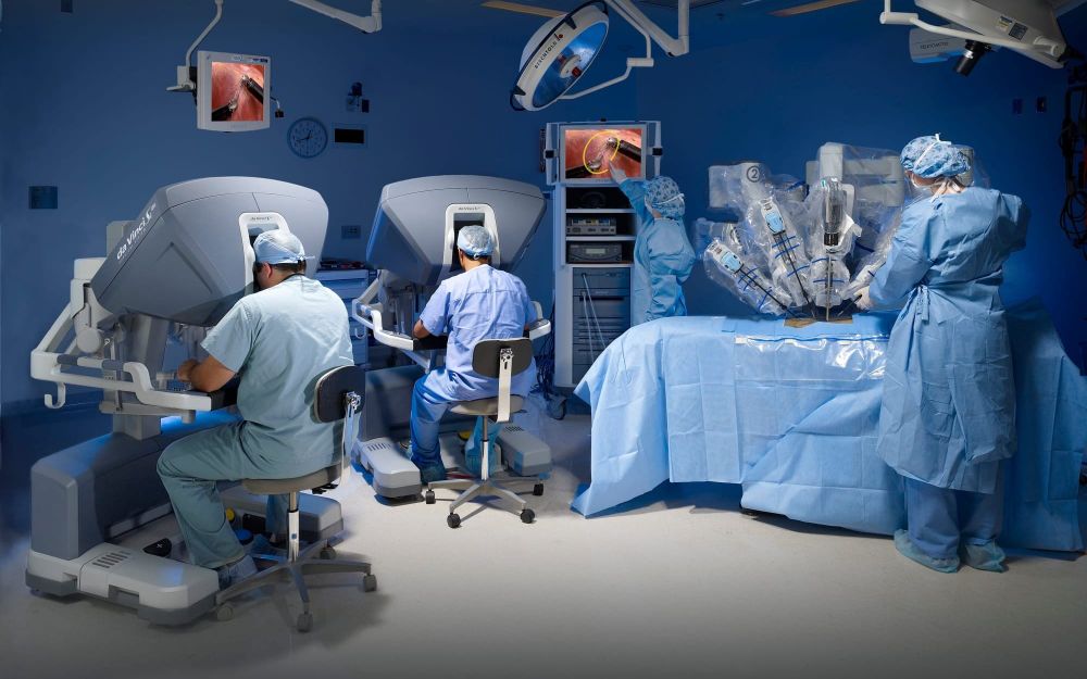 Premieră medicală la Iași: Prima reconstrucție mamară asistată robotic în România și Europa de Est imagine postare