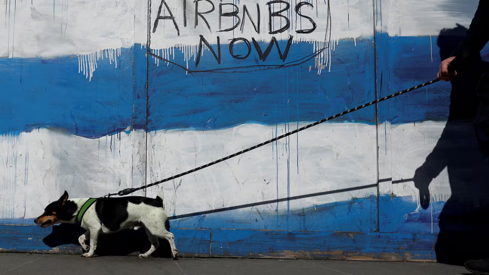 Lovitură dură pentru Airbnb în Spania: 65.000 de anunțuri eliminate imagine postare