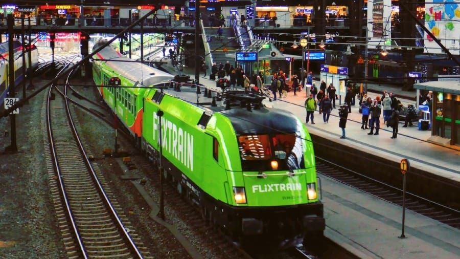 FlixBus intră în cursa TGV: gigantul low-cost provoacă revoluția trenurilor de mare viteză imagine postare