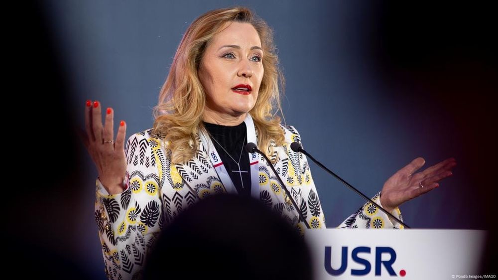 Sfârșit de drum pentru Elena Lasconi la șefia USR: O cădere politică abruptă imagine postare