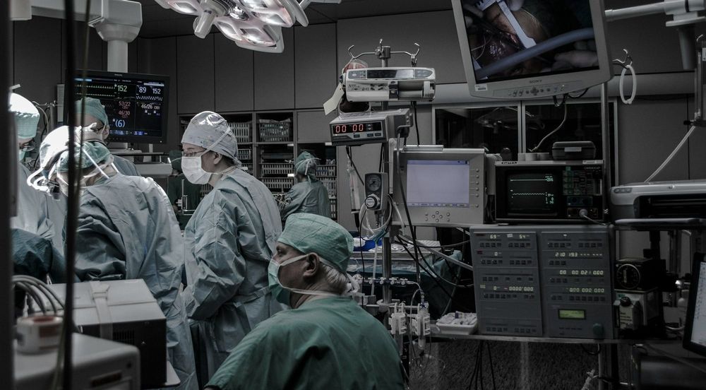 Revoluție în spitalele din România: robotul daVinci dă o nouă șansă bolnavilor de cancer imagine postare