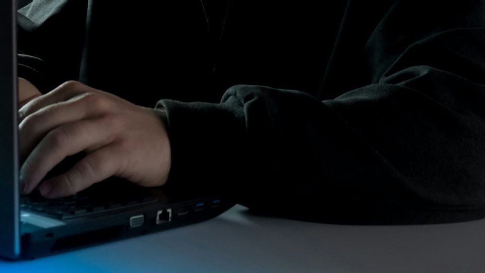 Românii, tot mai expuși înșelătoriilor de tip spoofing: sute de mii de lei furați prin apeluri false imagine postare