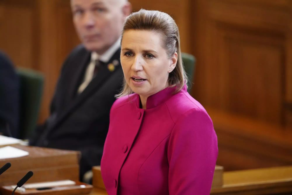 Premierul danez cere limitarea expresiilor religioase în instituțiile de învățământ imagine postare