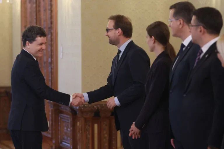 Guvernul în formare: UDMR confirmă ministerele Dezvoltării și Culturii, USR îl susține pe Ilie Bolojan imagine postare