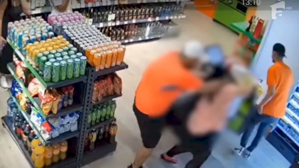 Șoc în Ploiești: Femeie bătută cu cruzime de fostul soț, sub privirile nepăsătoare ale colegilor imagine postare