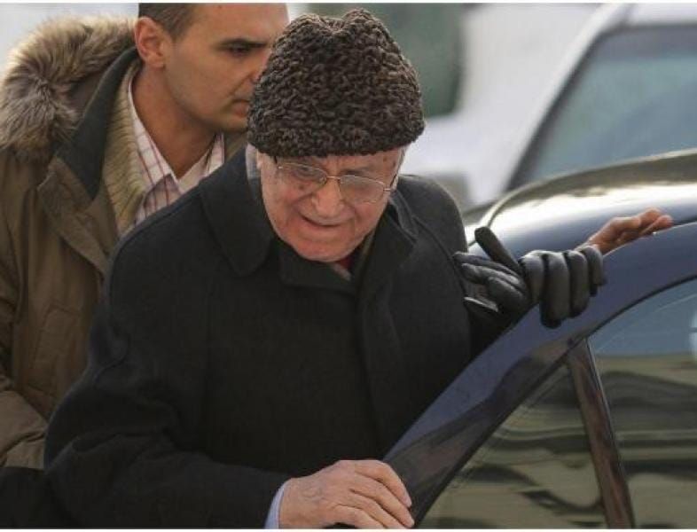 Stare staționară pentru Ion Iliescu. Fostul președinte rămâne sub supraveghere la ATI imagine postare