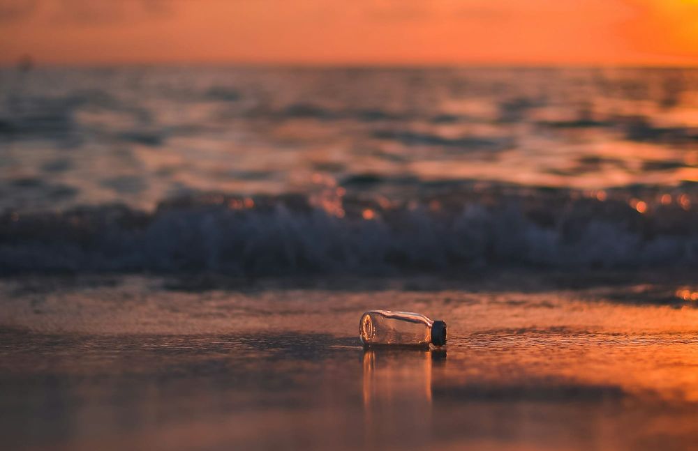 Adio microplastice? Un nou tip de plastic ecologic se dizolvă în apa mării imagine postare