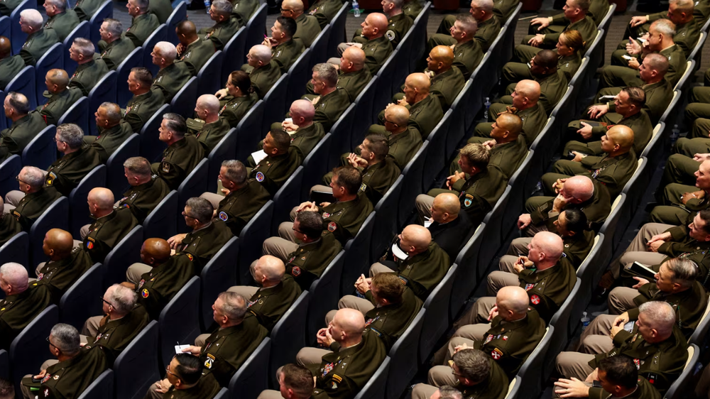 Trump s-a întâlnit cu 800 de generali și amirali, cerând o armată „mai dură” și implicată în orașele americane- VIDEO imagine postare