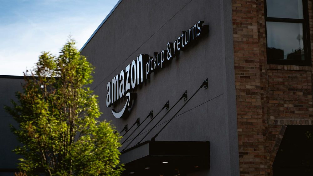 Amazon renunță la 14.000 de joburi administrative pe fondul accelerării investițiilor în inteligența artificială imagine postare