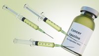 Un vaccin ARNm personalizat reduce cu 42% riscul ca un cancer de piele agresiv să revină. În România, este testat pentru cancerul pulmonar imagine postare