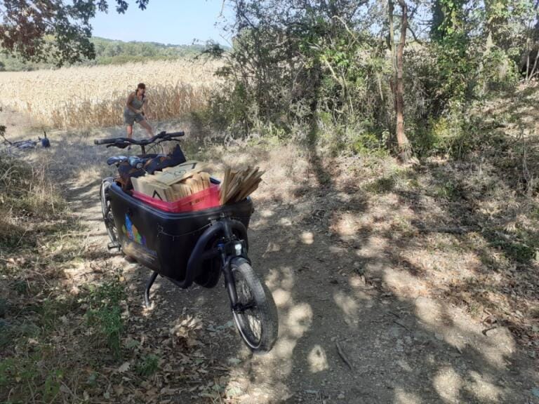 Douze G4 utilisé pour transporter le matériel utile au fléchage du parcours de l'Auroue dans le rétro