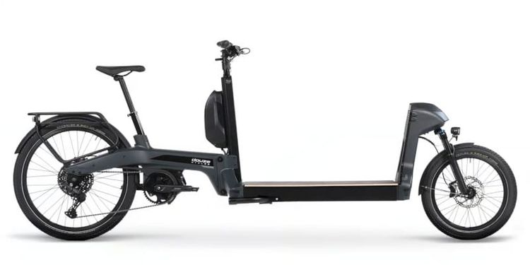 Un vélo-cargo Douze Heta avec un plateau nu adapté au transport de marchandise.