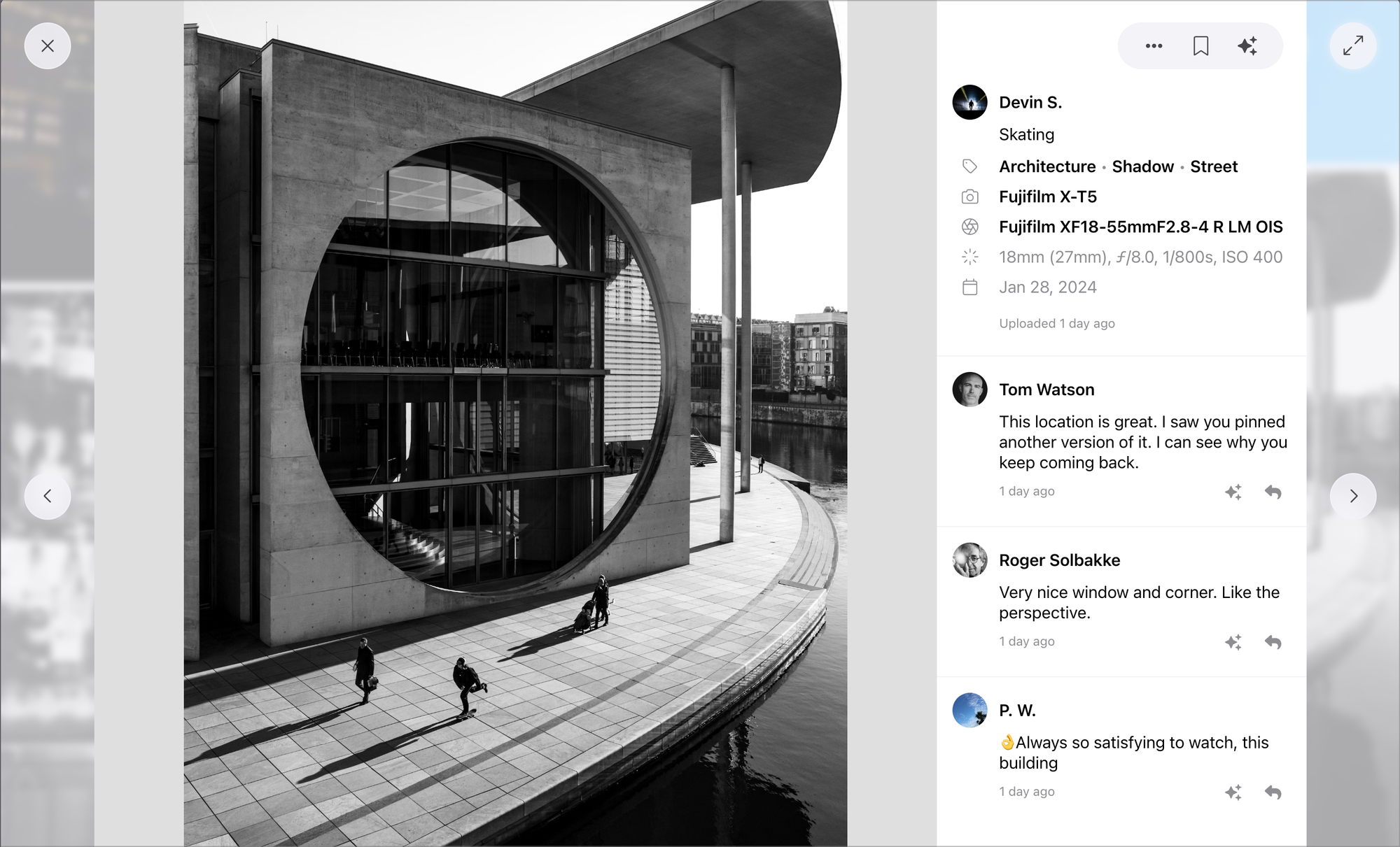 A screen capture of a Glass photo with some appreciative comments.