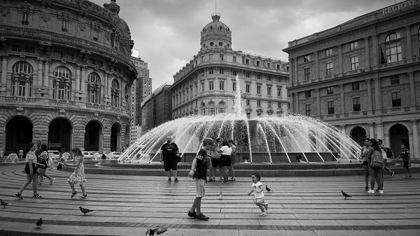 Photo Legend #33 — Experimenting With Street Photography and Feeling Good About It for Once