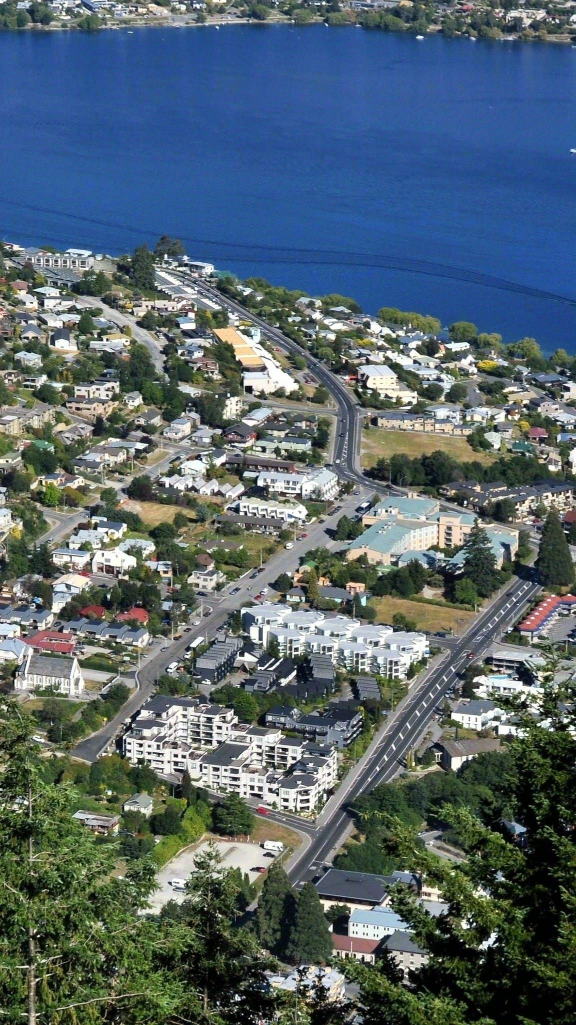 Queenstown and Lake Wakatipu, New Zealand — Afrofeast