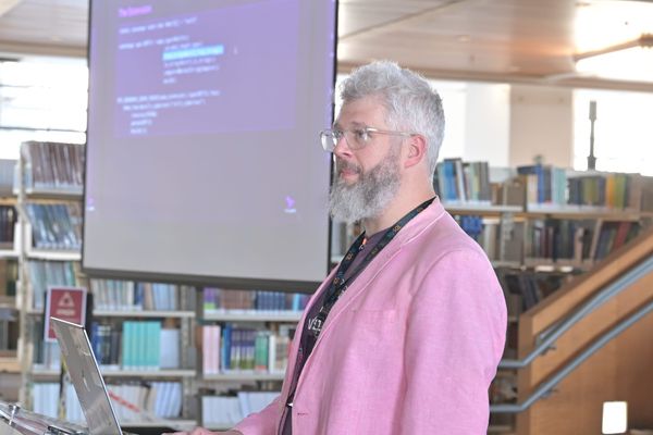 Dan Bentley presenting