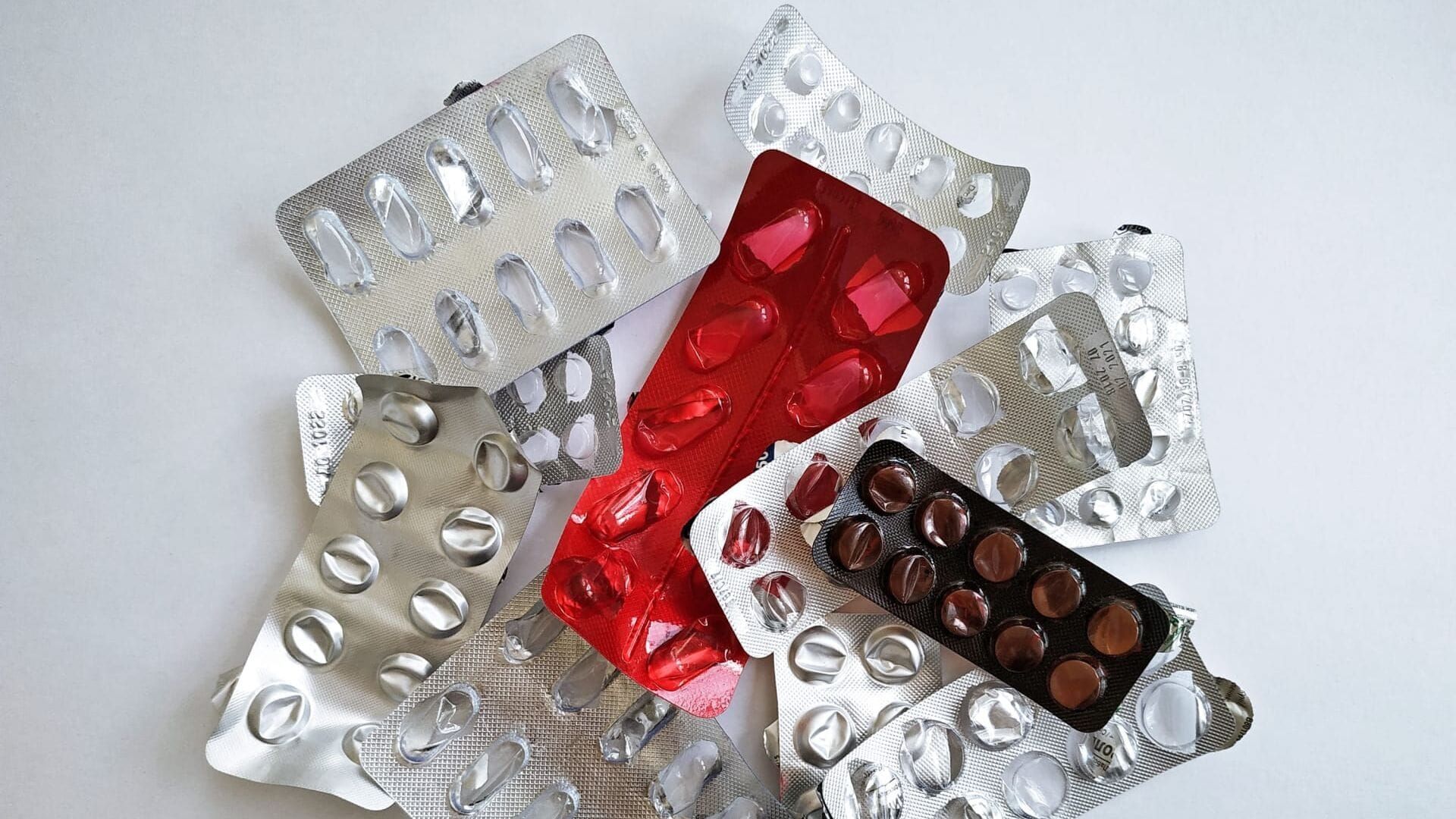 Drogue, dollars, diplomatie : la valse albanaise
