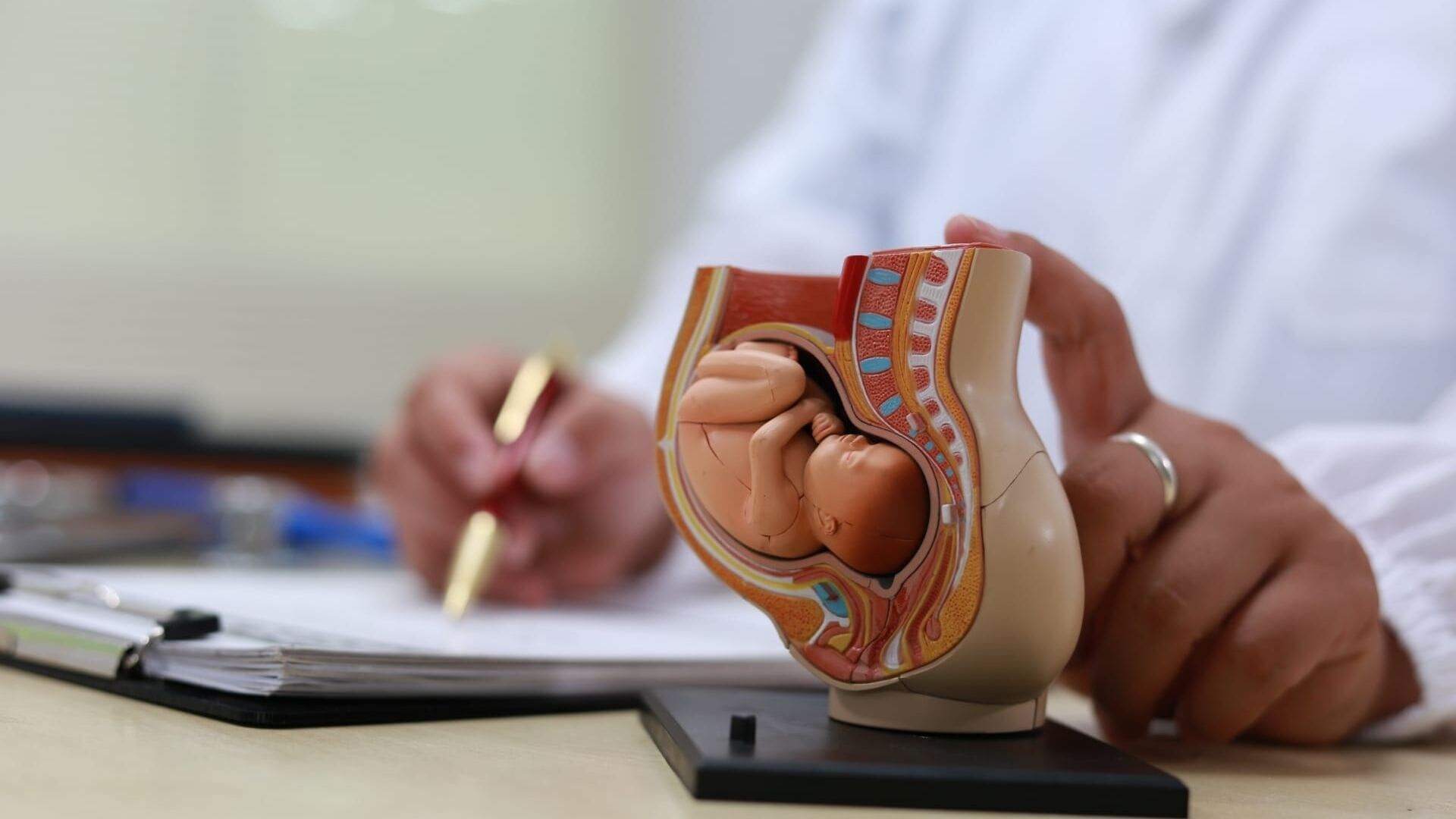 Sauver bébé dans le ventre de sa mère