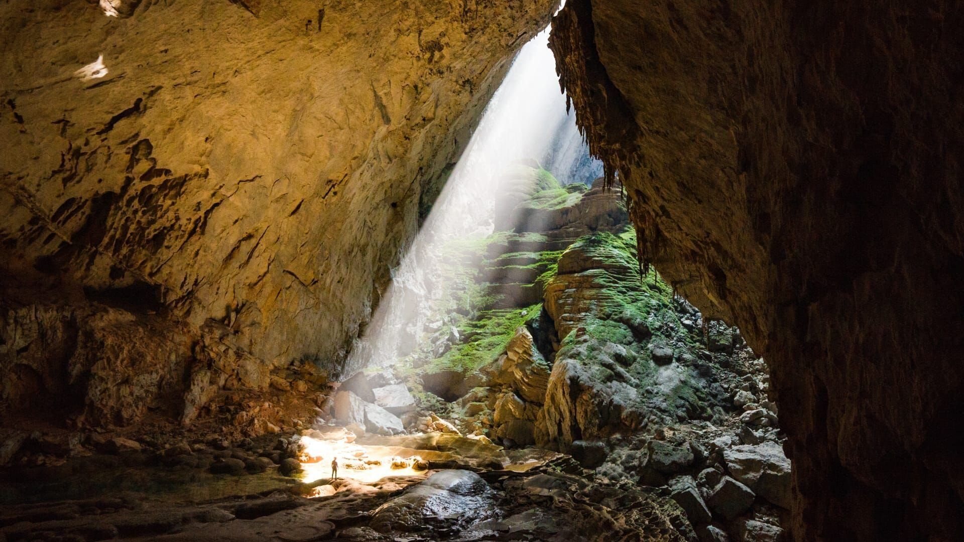 Son Doong : la plus grande grotte du monde