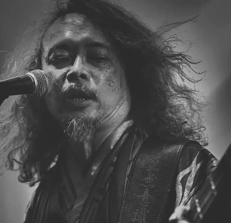 Endlessly Searching, Yet Living Only to Turn to Dust: An Interview with Mirai Kawashima (Sigh)