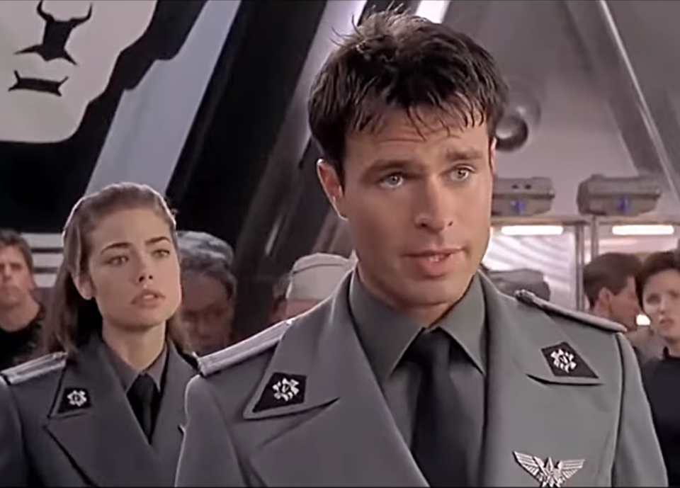 Patrick Muldoon and Denise Richards in Starship Troopers.