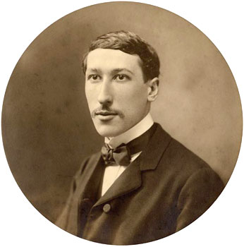 French philisopher Réne Guénon in 1925 By Unknown - cafeexpose.files.wordpress.com, Public Domain, https://commons.wikimedia.org/w/index.php?curid=5515108