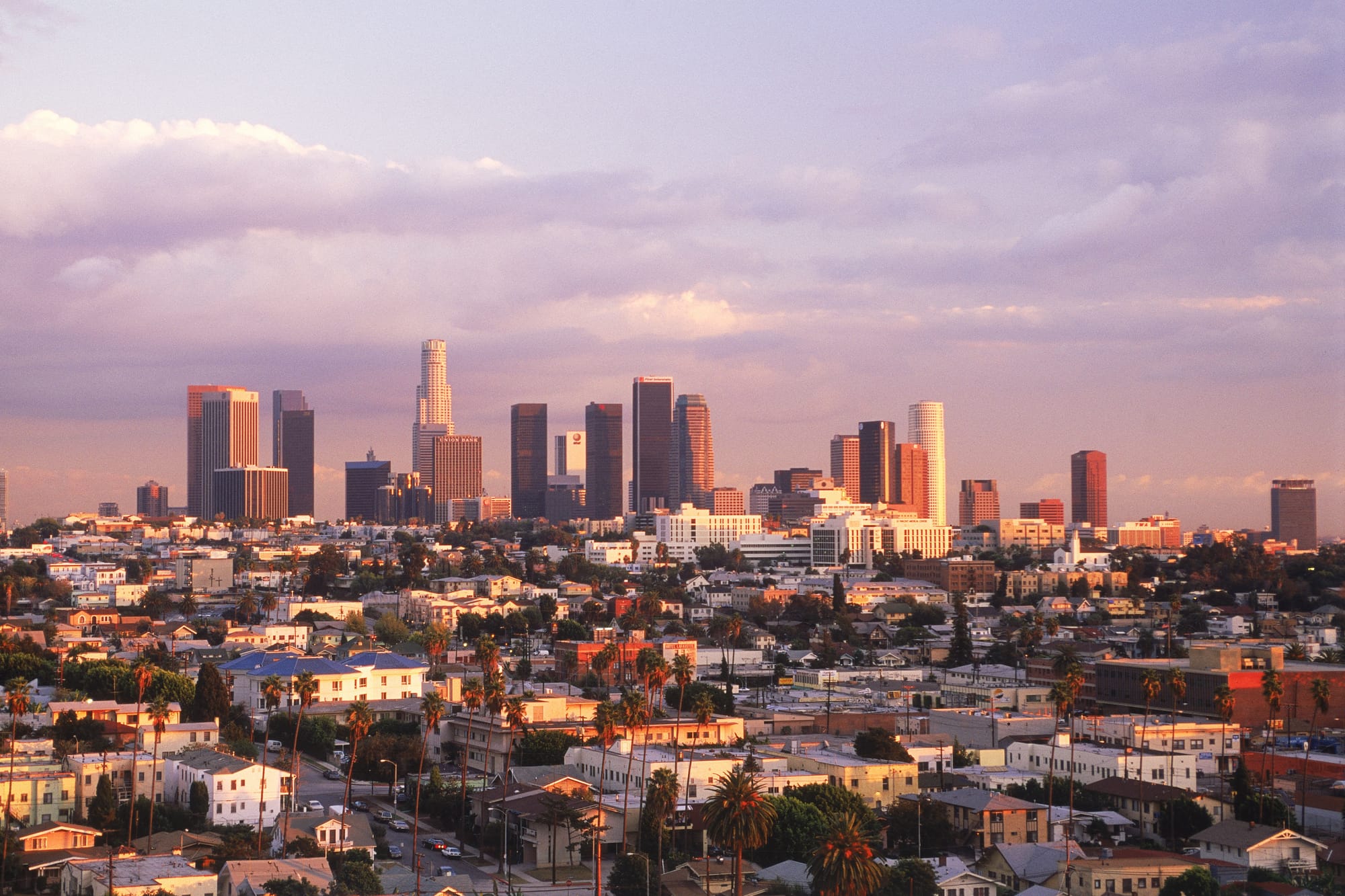 Este de Los Ángeles: Los votantes independientes podrían decidir si una socialista llega al Senado de California