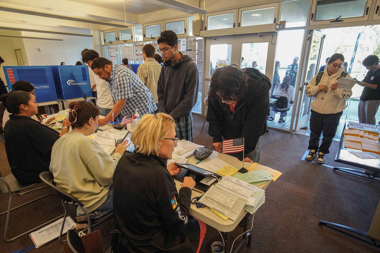 When Do Vote Centers Open in California?