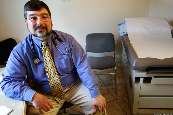 Physician Cuts Patient Costs in Half by Not Taking Insurance