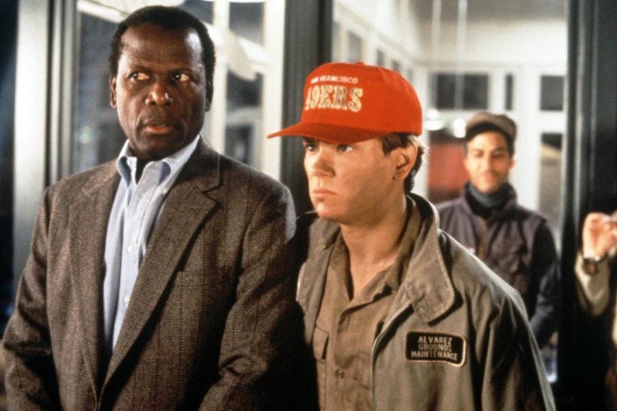 Sidney Poitier, left, River Phoenix, right, in the 1992 spy drama Sneakers.  It's a fun movie that takes place in the Bay Area also starring Robert  Redford and Dan Aykroyd. : r/49ers
