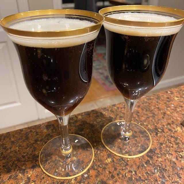 COCKTAIL: Black Velvet